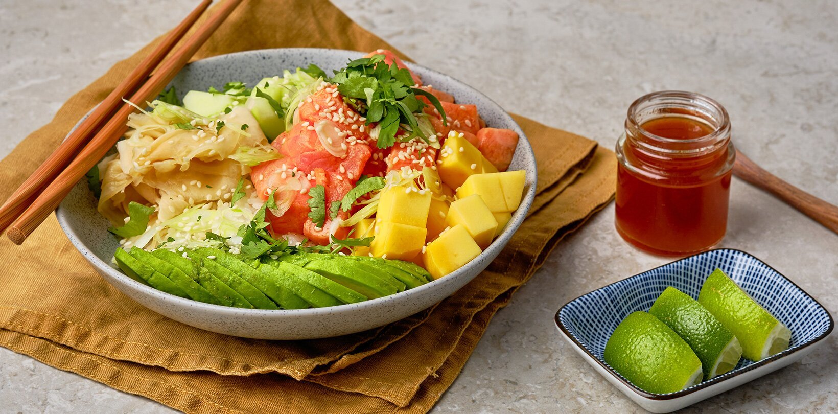 Poke bowl med spicy laks