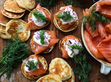 Blinis med røkt laks