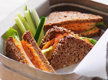 Sandwich med laks og agurk