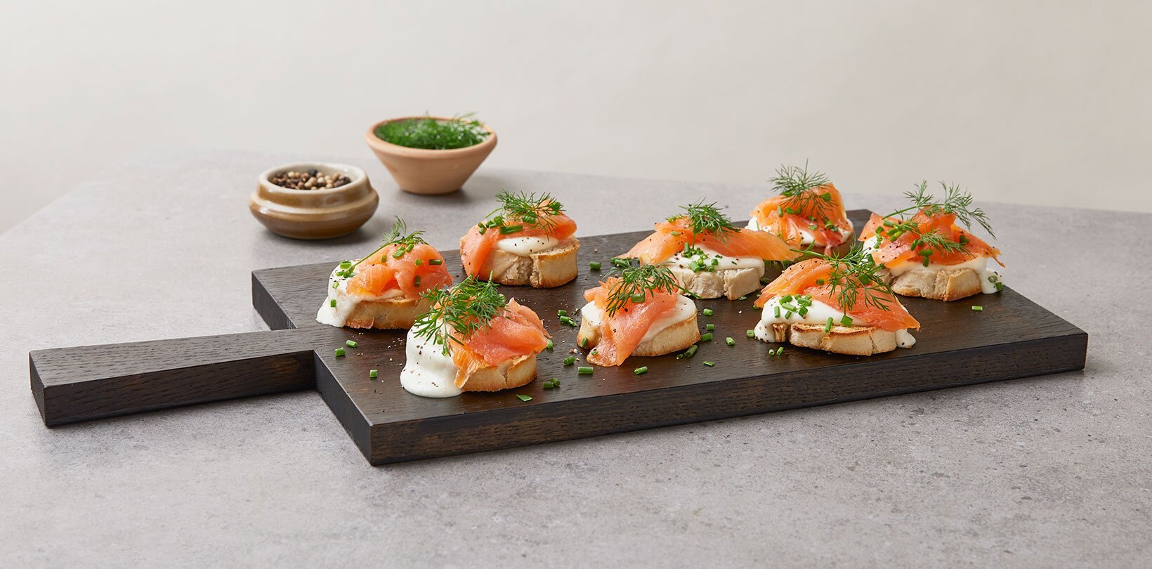 Røkt laks og mozzarella på toast