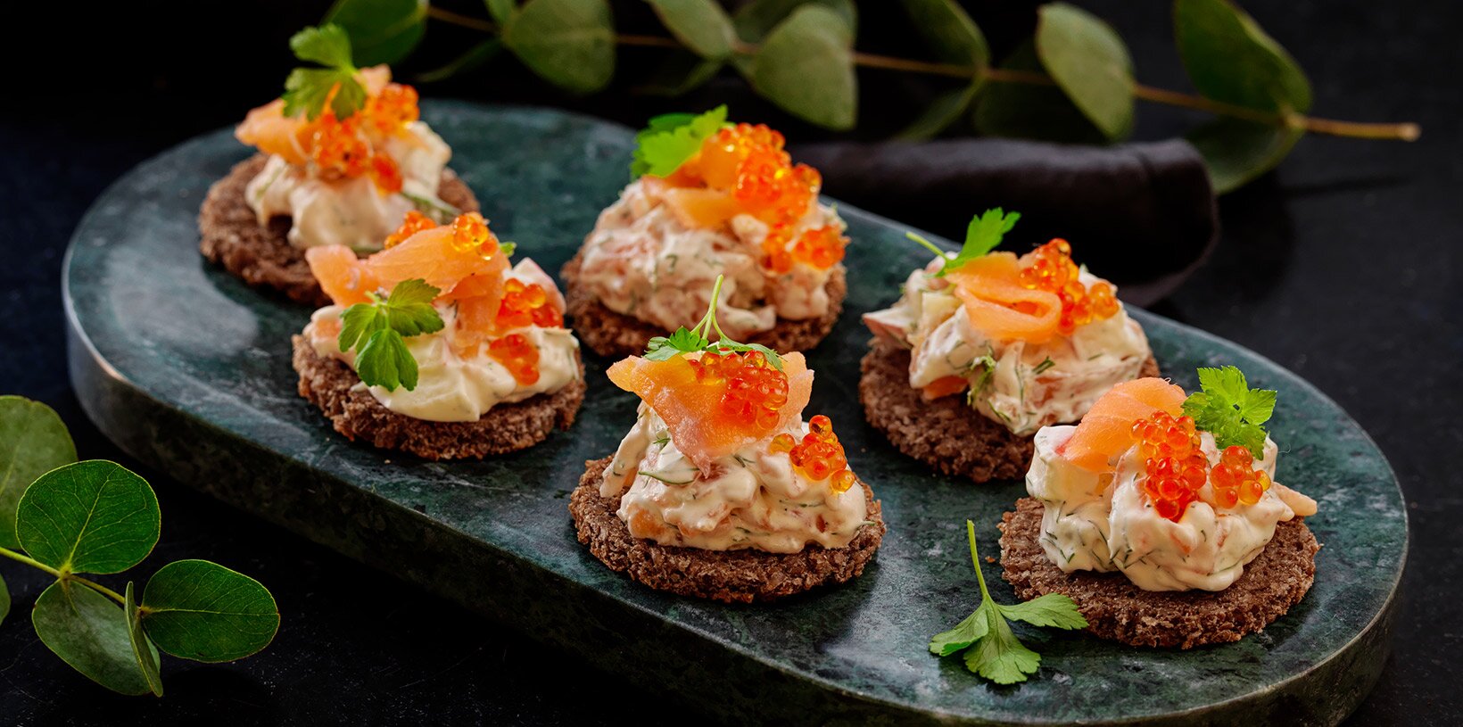 Røkt lakserøre på rugbrødtoast