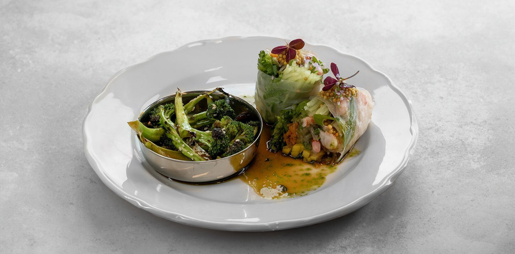 Ferske våruller med reker, brokkolisalat og ponzu