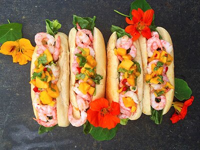 Aichas rekesmørbrød med mangosalat og dressing