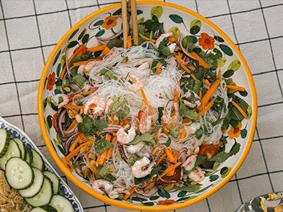 Asiatisk nudelsalat med ferske reker
