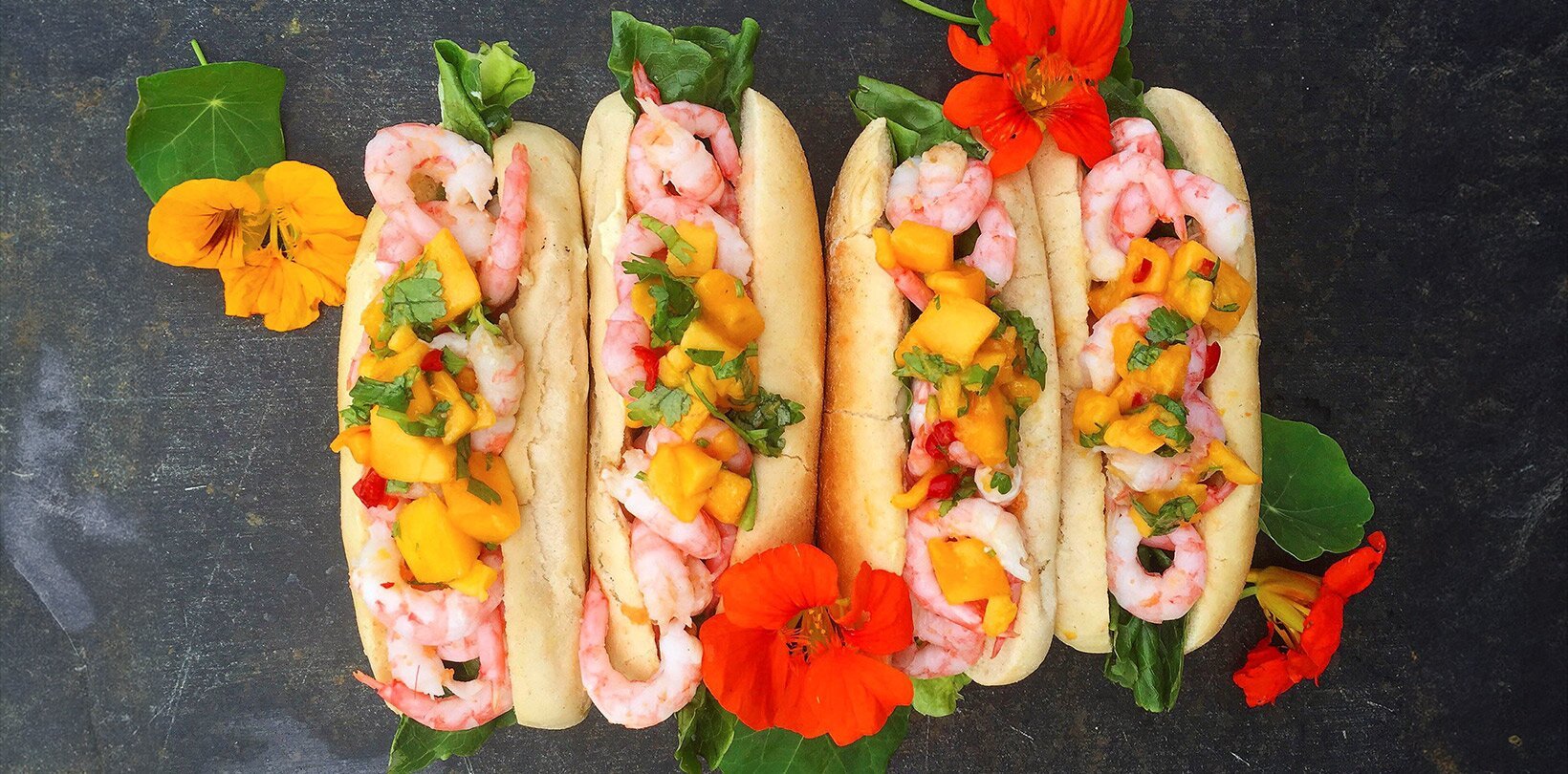 Aichas rekesmørbrød med mangosalat og dressing