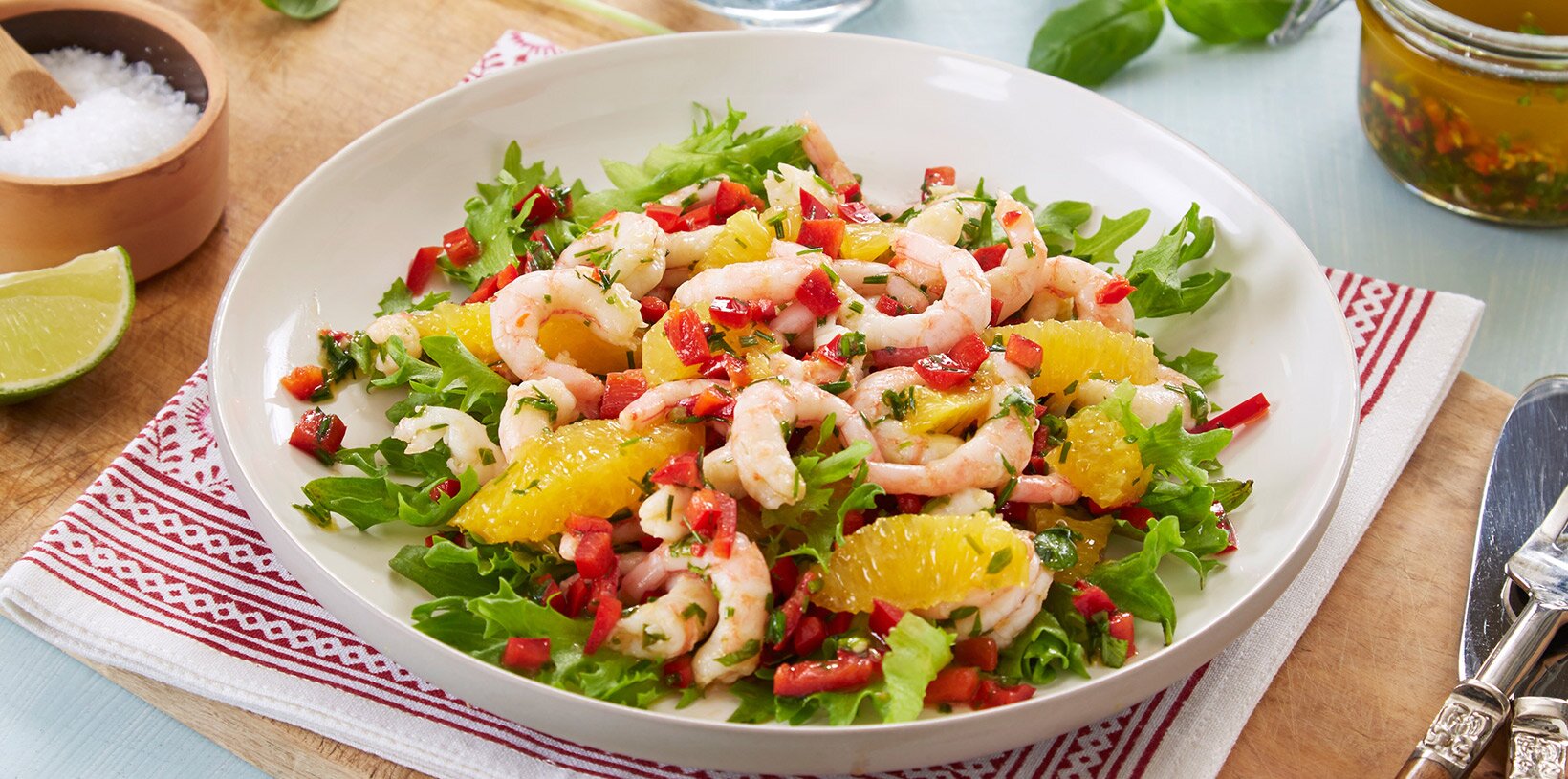 Salat med reker, appelsin og basilikum