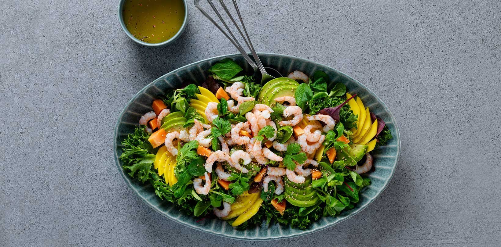 Rekesalat med mango og avokado