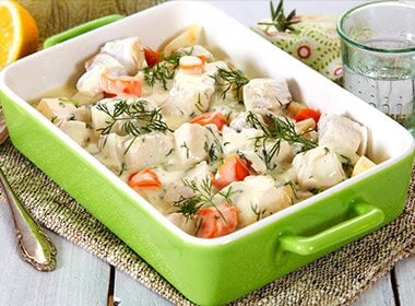 Sei med rotgrønnsaker og dillsaus