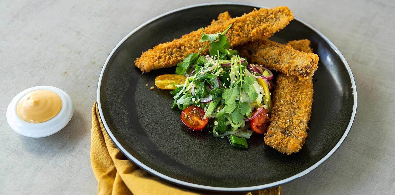 Fritert sild med thaisalat