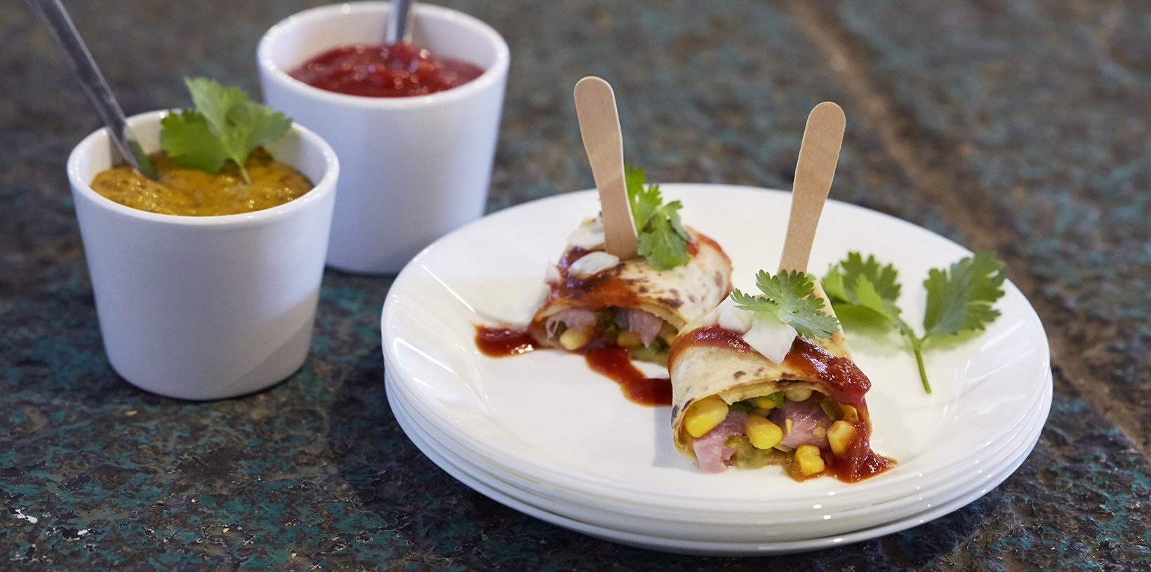 Sild med maissalsa og currysaus 