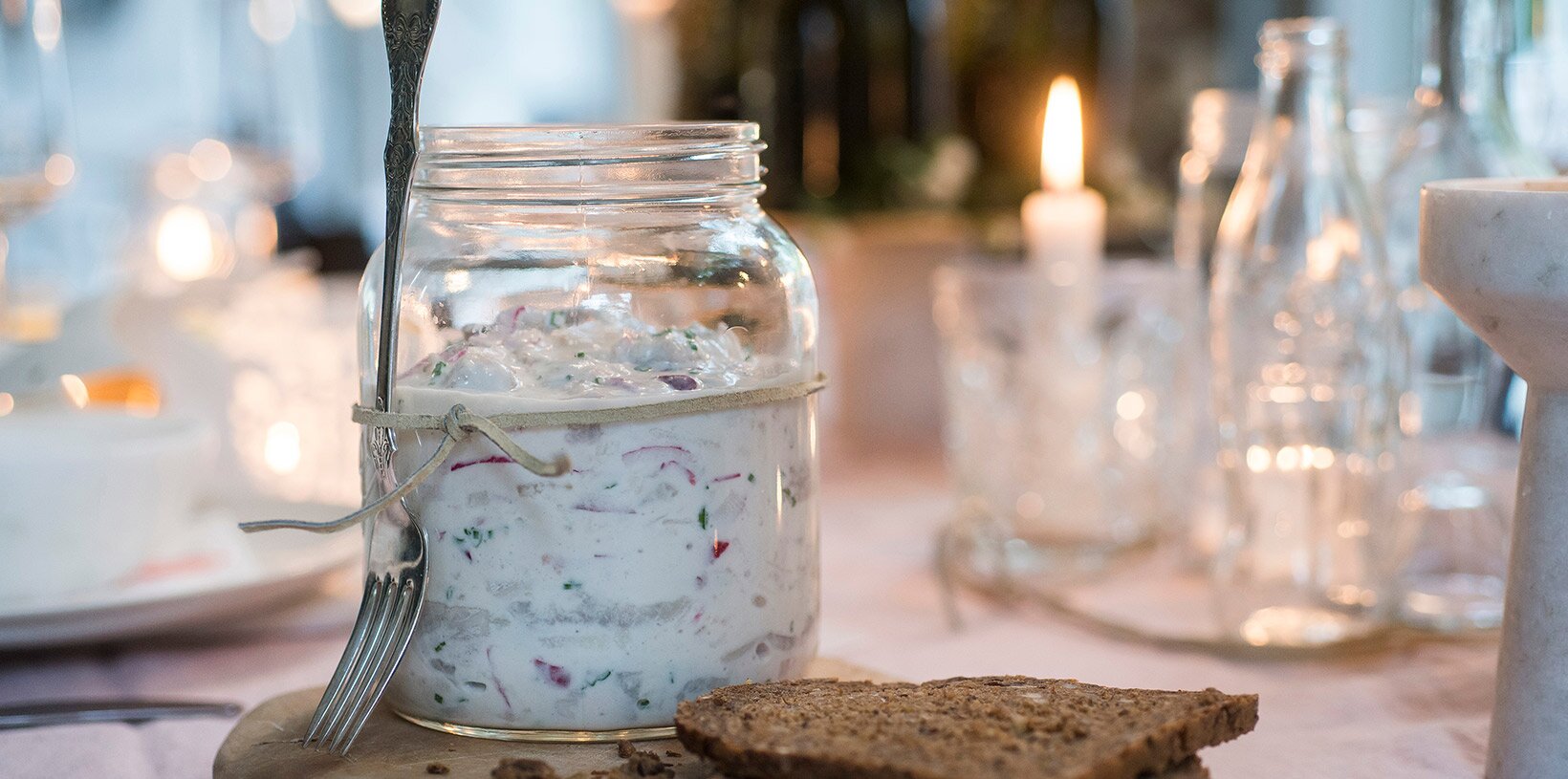 Sild med pepperrot og rødløk