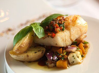 Tørrfisk med saltbakte mandelpoteter