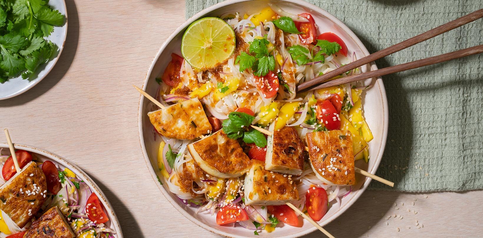 Fiskekaker med thainudelsalat