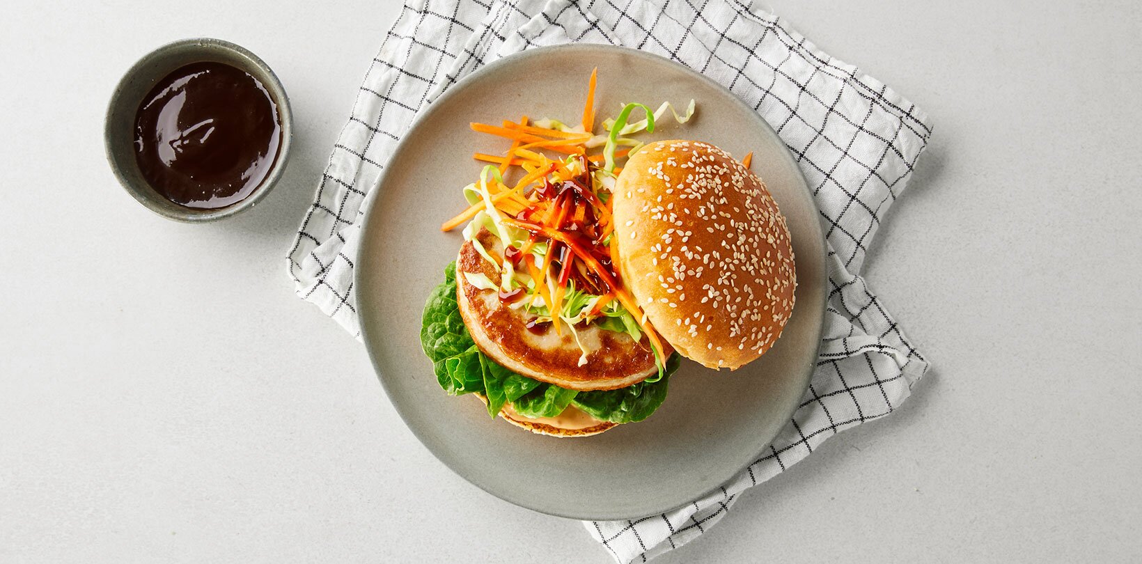 Fiskeburger med syltet råkost