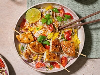 Fiskekaker med thainudelsalat