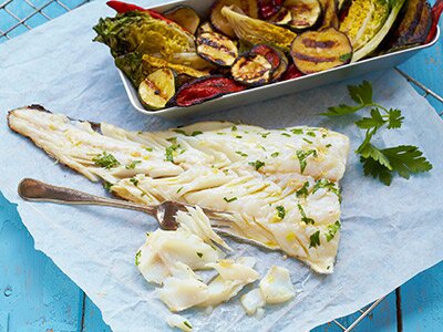 Grillet lettsaltet torsk med grønnsaker