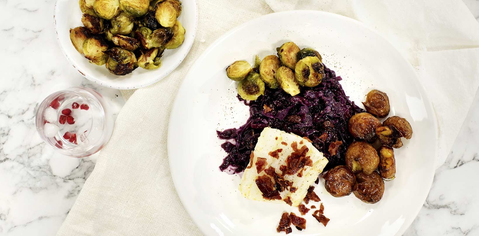 Stekt juletorsk med rødkål og rosenkål