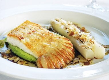 Stekt piggvar med soya- og hasselnøttsjy