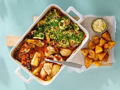 Ovnsbakt skrei med tomat og hvitløk