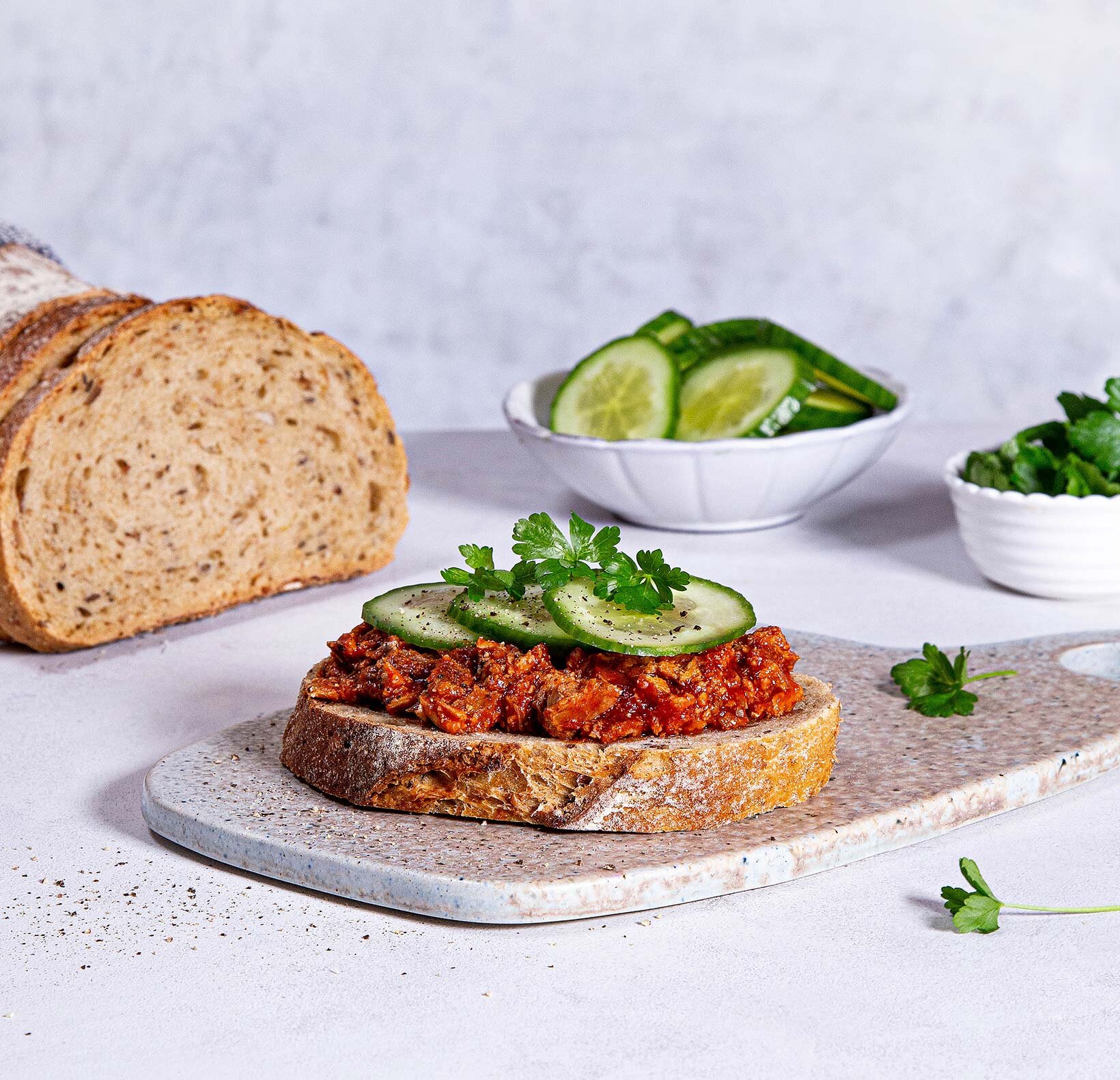 Makrell i tomat på brødskive