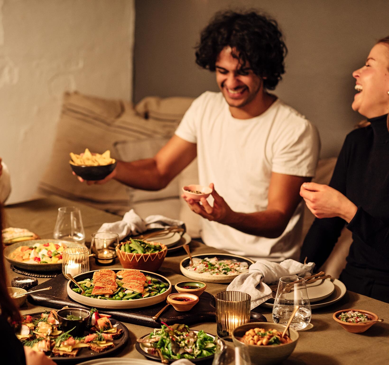 Venner rundt tapasbord