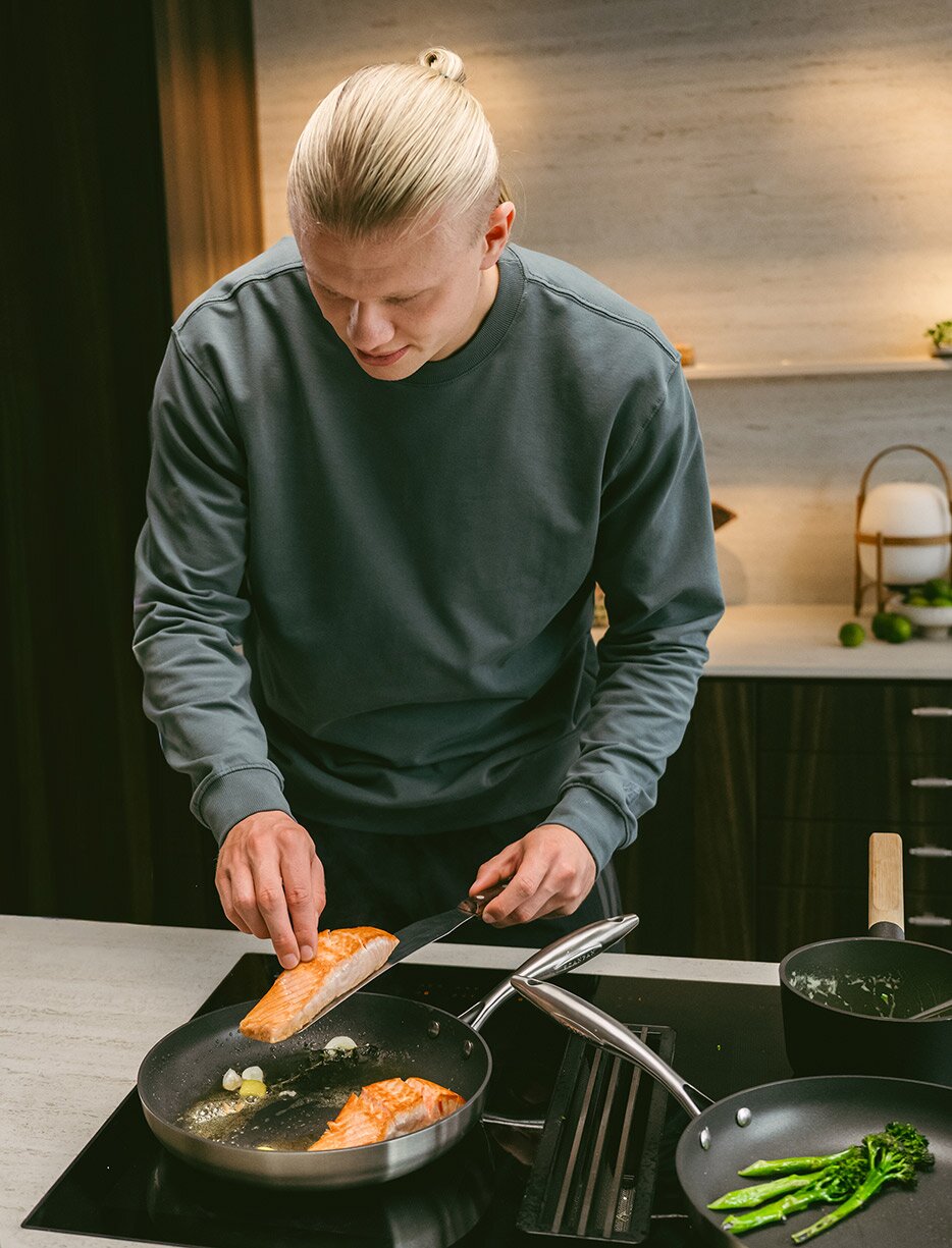 Haaland som kutter laks