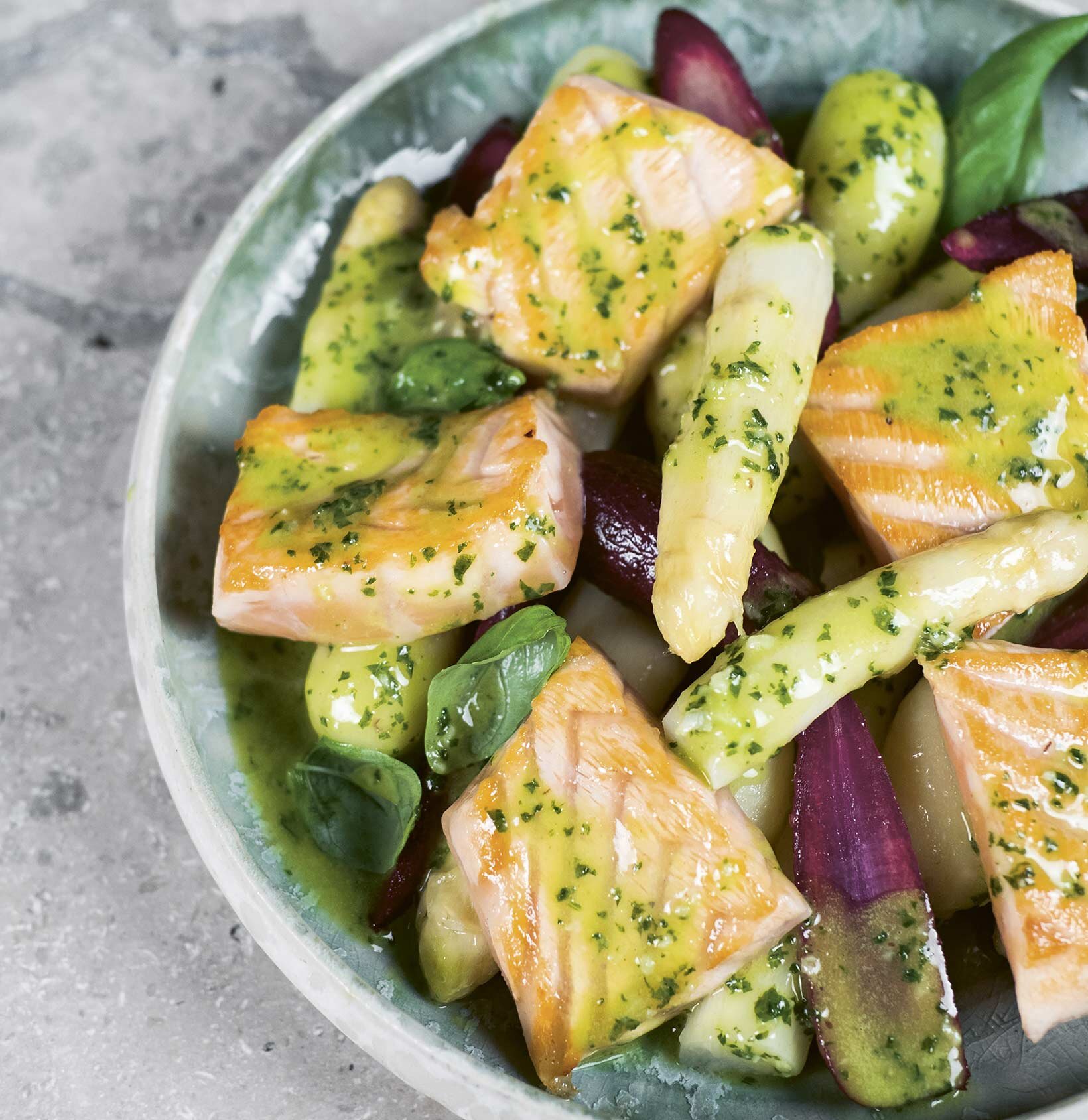 Laks med asparges og pesto