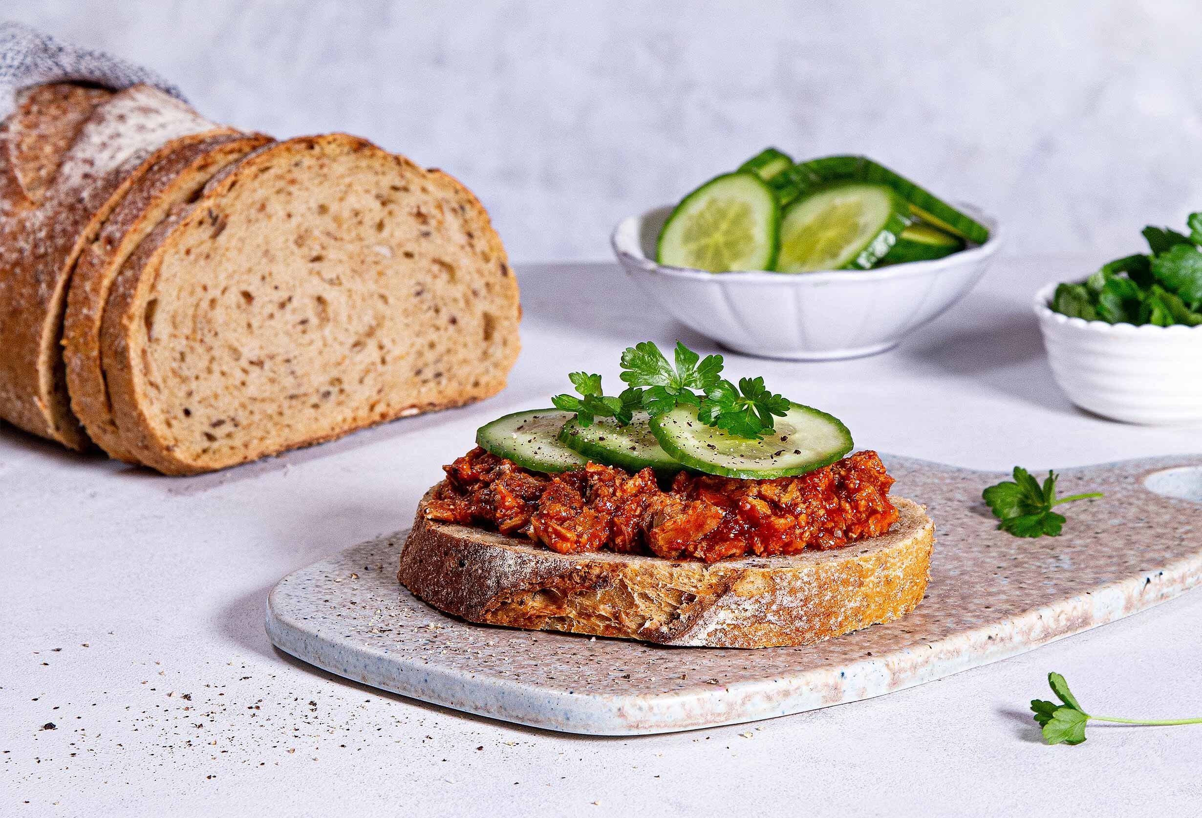 Makrell i tomat på brødskive