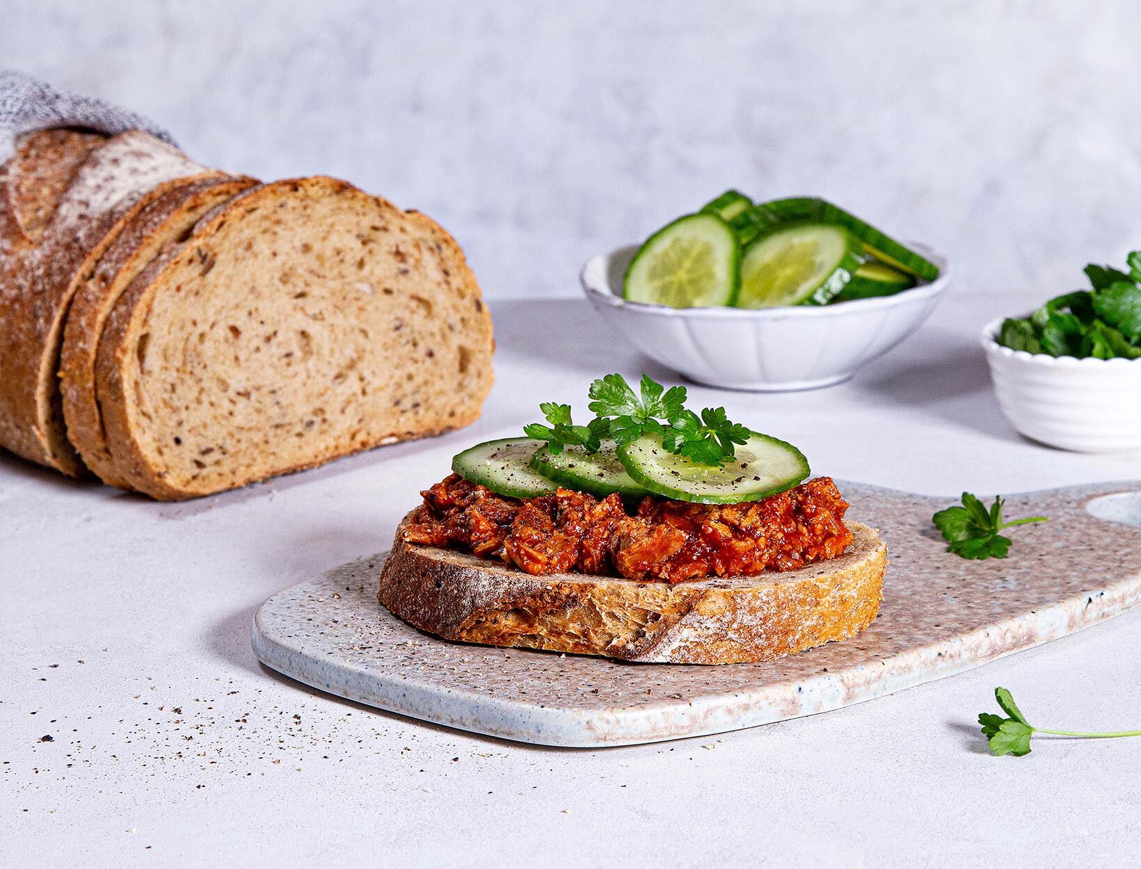 Makrell i tomat på brødskive