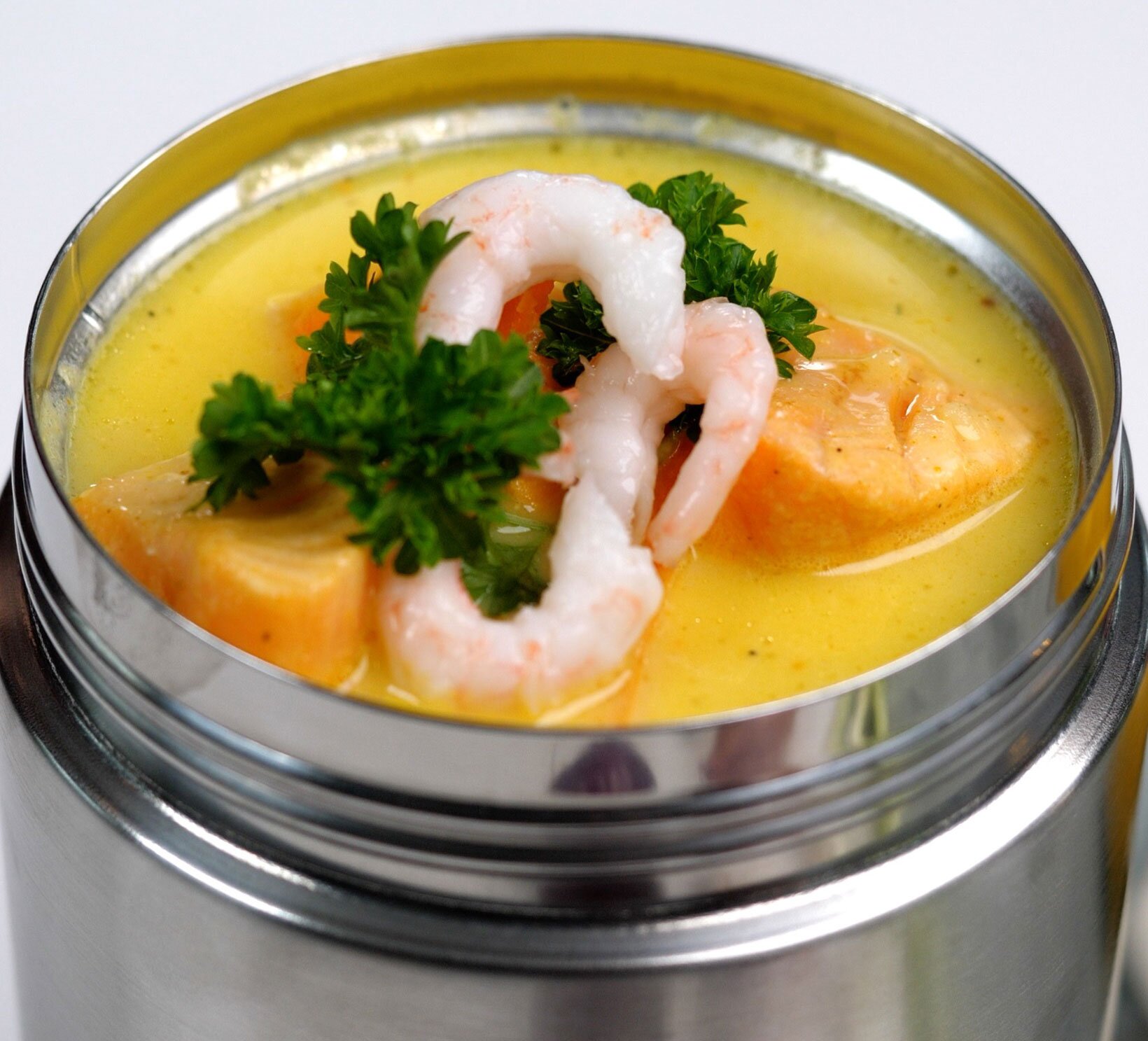 Fiskesuppe i termos med laks og reker