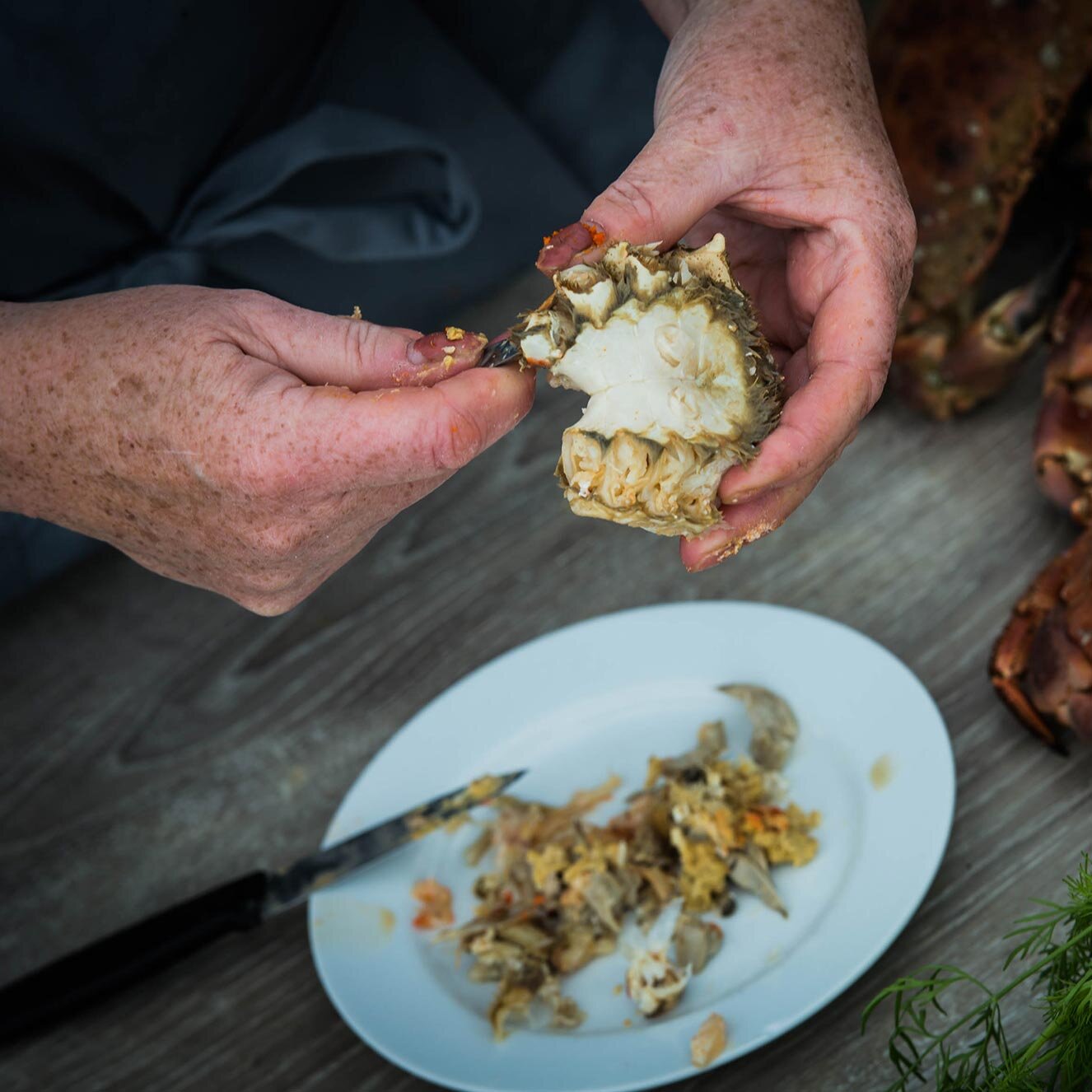 Fjern gjellene fra krabben