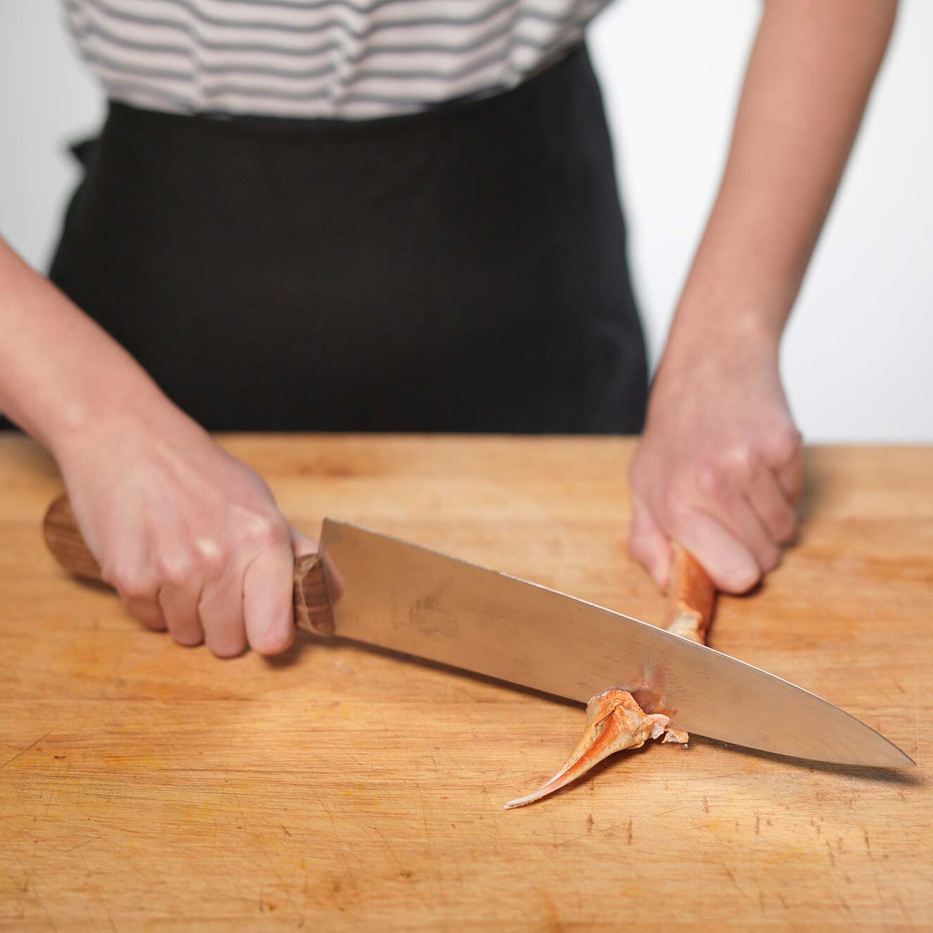 Knus krabbekloa med kniv