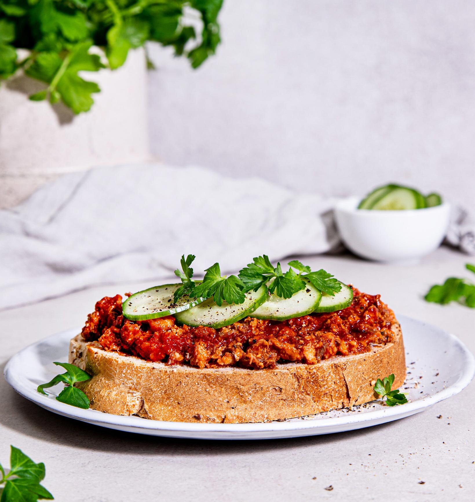 Makrell i tomat på brødskive