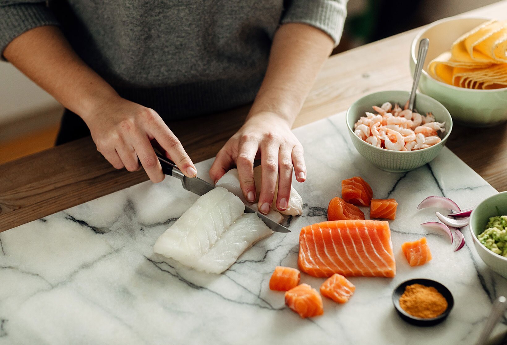 Sunt å spise sjømat. 