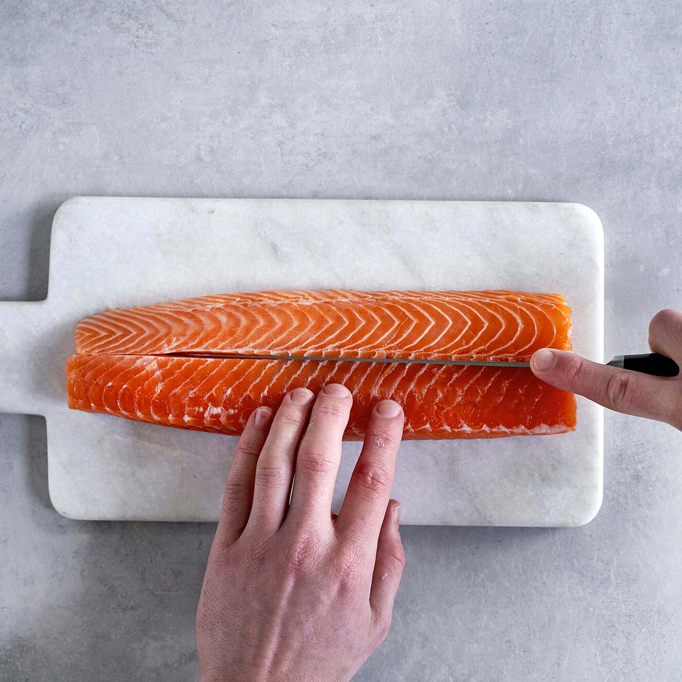 Kutt lakseloinen i to